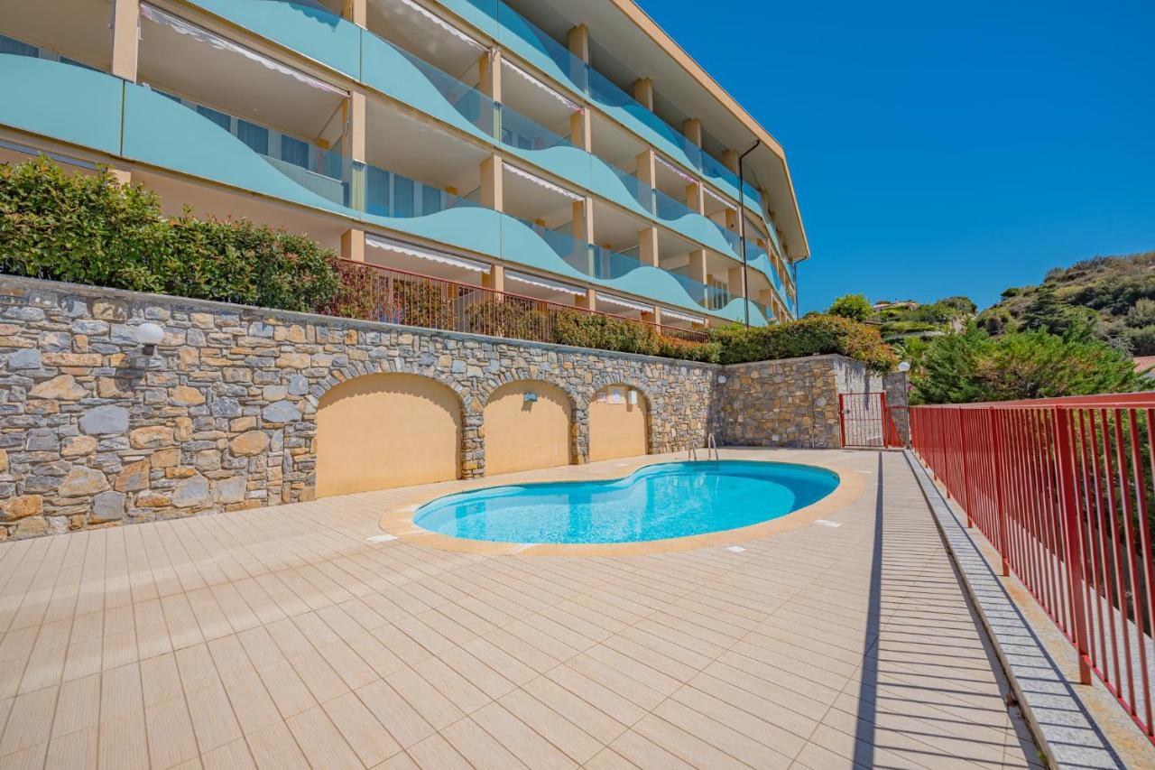Appartamento Incantevole Con Piscina Vallecrosia Exterior foto